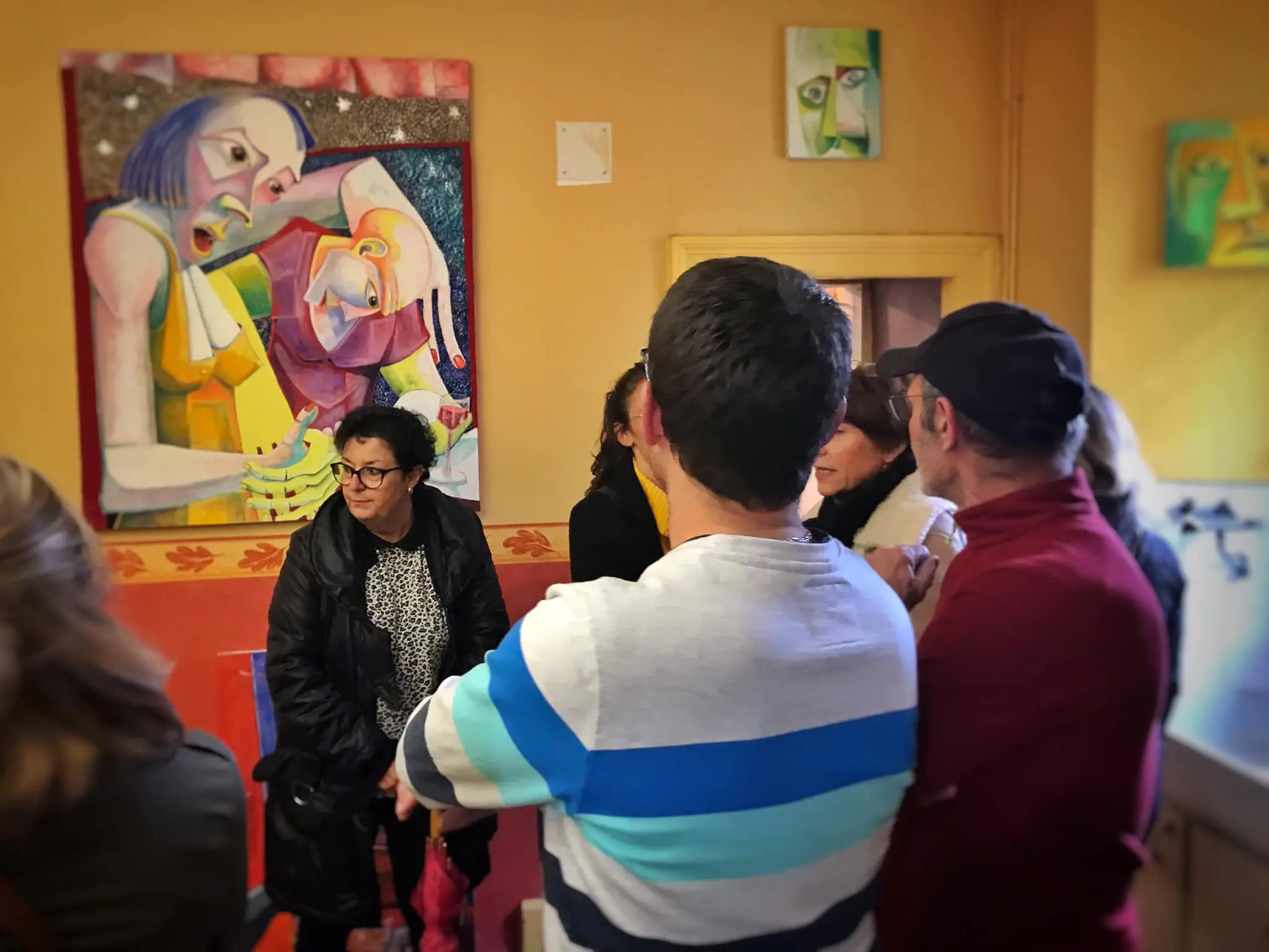 22 au 22 22 au 22 - Personnes devant des tableaux